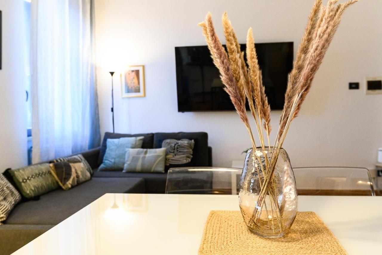 Cozy With Balcony By Ndp Rent Apartment Rome